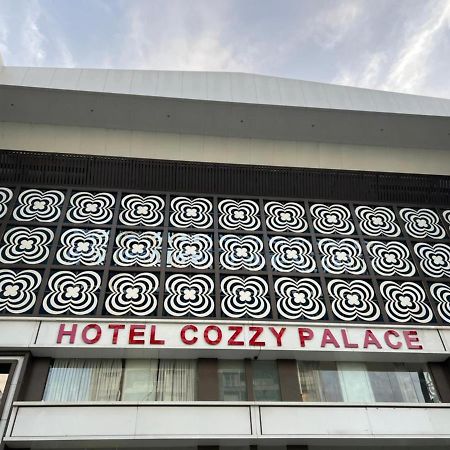 Hotel Cozzy Palace Szúrat Kültér fotó