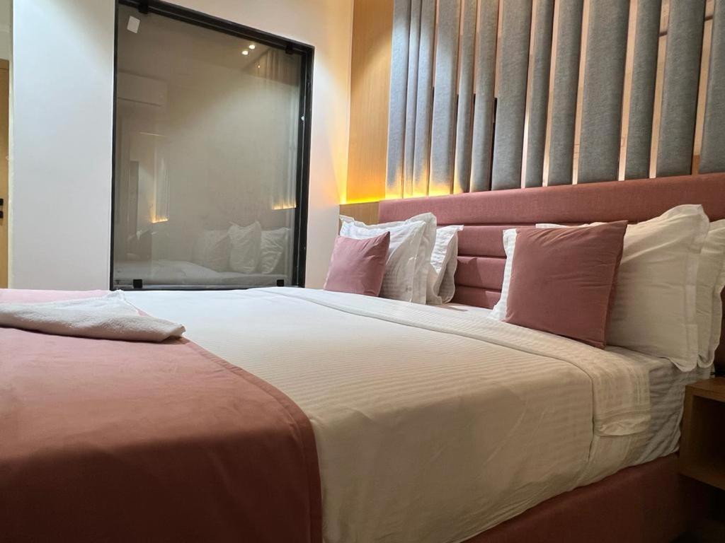 Hotel Cozzy Palace Szúrat Kültér fotó