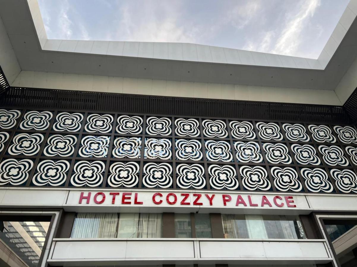 Hotel Cozzy Palace Szúrat Kültér fotó