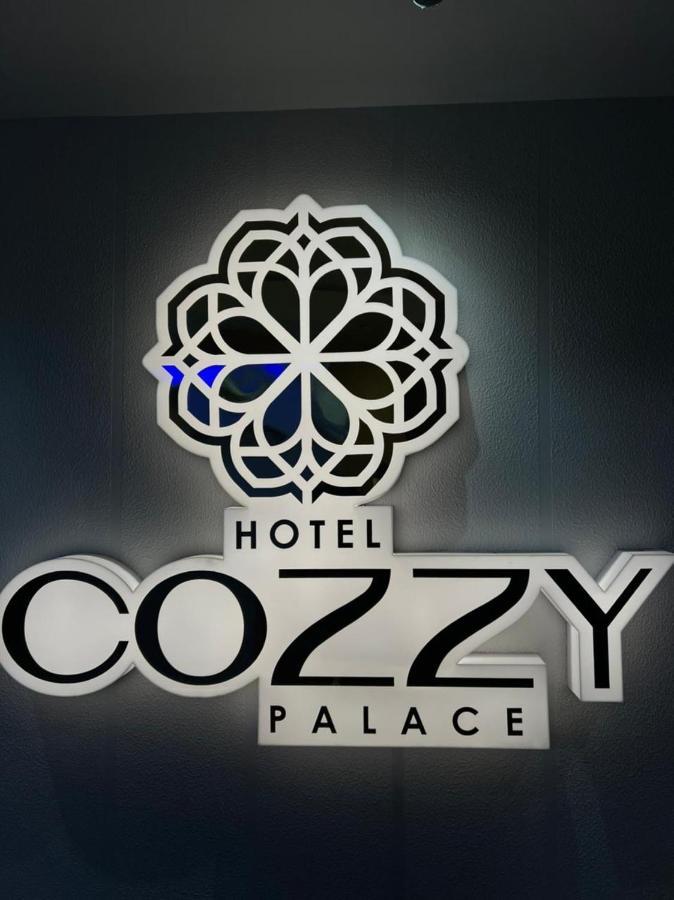Hotel Cozzy Palace Szúrat Kültér fotó