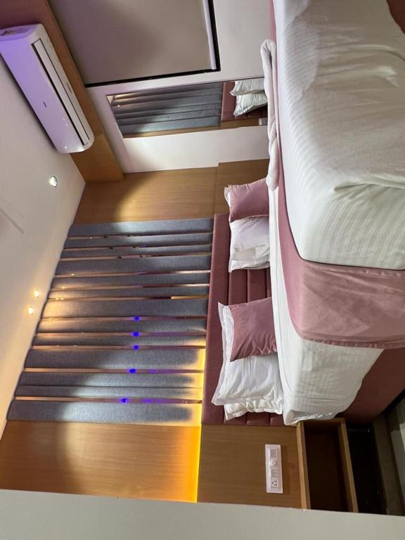 Hotel Cozzy Palace Szúrat Kültér fotó